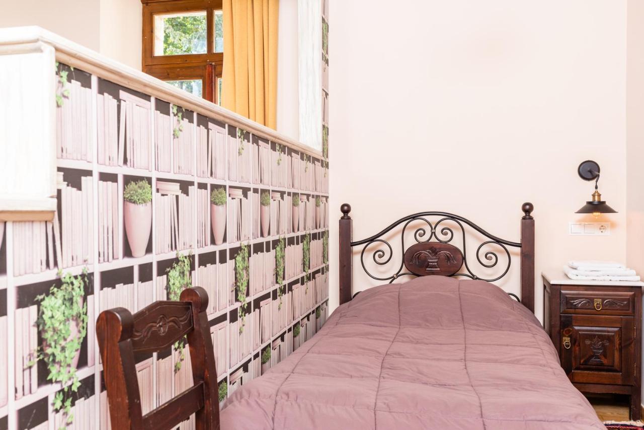 Kaza Guesthouse Діміцана Екстер'єр фото