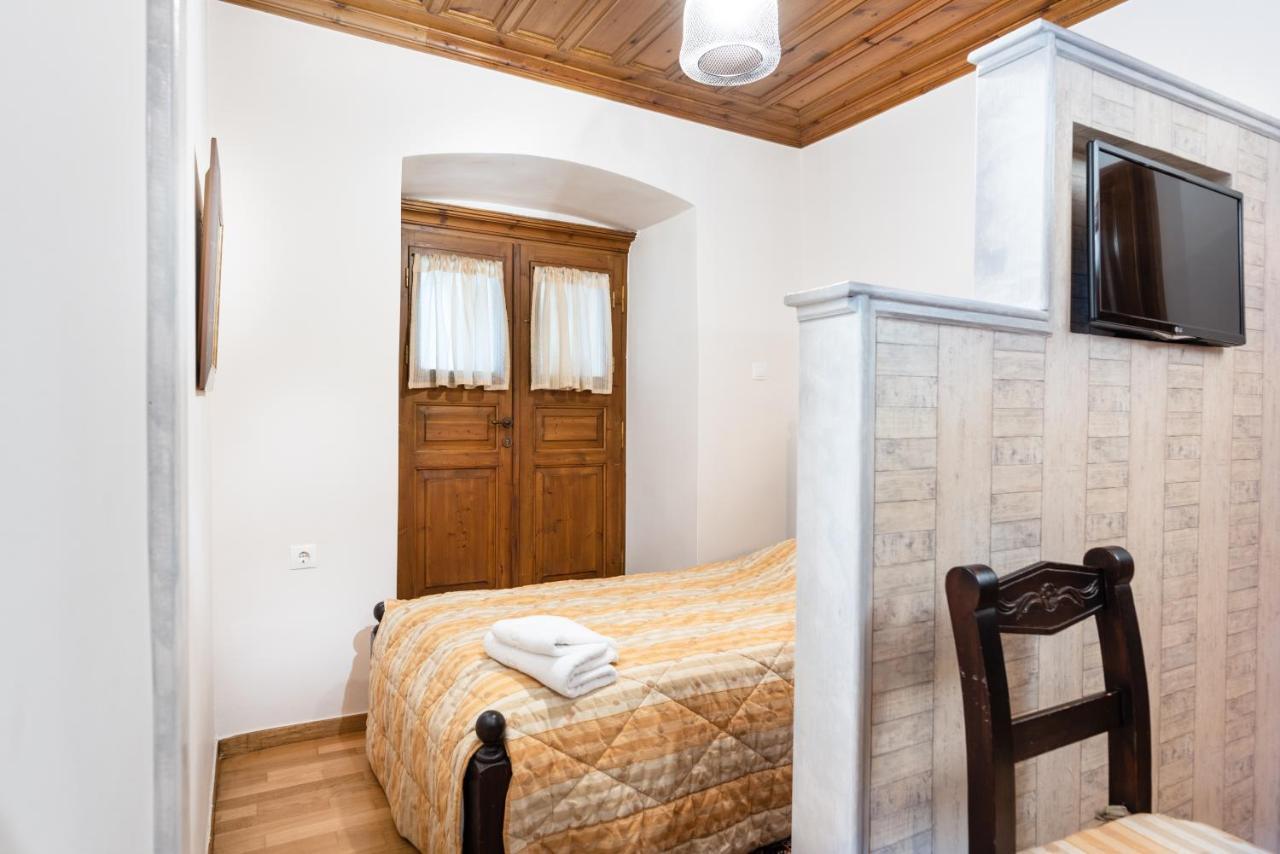 Kaza Guesthouse Діміцана Екстер'єр фото