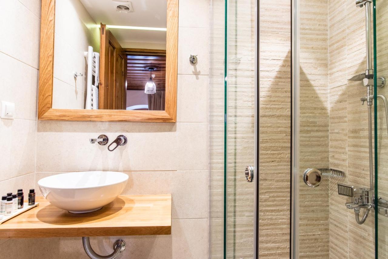 Kaza Guesthouse Діміцана Екстер'єр фото