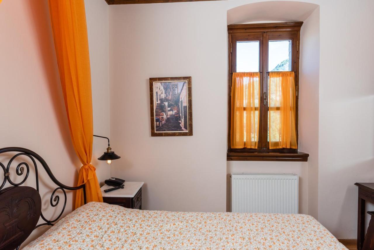 Kaza Guesthouse Діміцана Екстер'єр фото